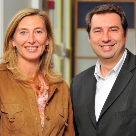 20 ans et dans la cour des grands – Interview de Nathalie Perrio-Combeaux et Patrick Van Bloeme (Co-fondateurs de Harris Interactive)