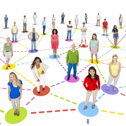 RÉSEAUX SOCIAUX : ENTRE MYTHES ET RÉALITÉS