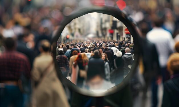 PANELS VS RÉSEAUX SOCIAUX : ANTAGONISTES OU COMPLÉMENTAIRES ?