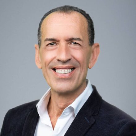 « S’engager, pour une marque, c’est penser l’avenir avec raison et ambition » – Interview de Luc Balleroy (OpinionWay)